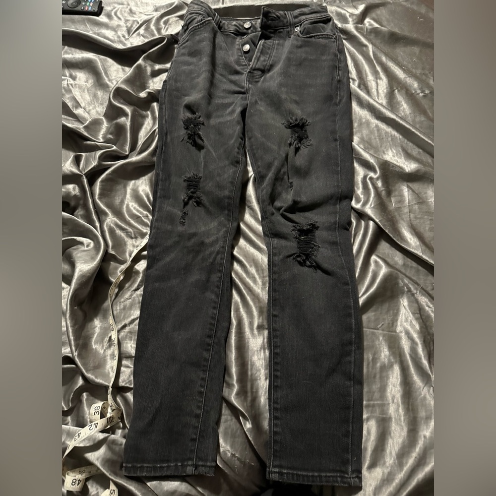 Forever, 21 size 2 black ripped jeans